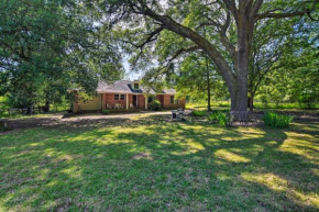 Secluded Baton Rouge Area Hideaway with Lawn!